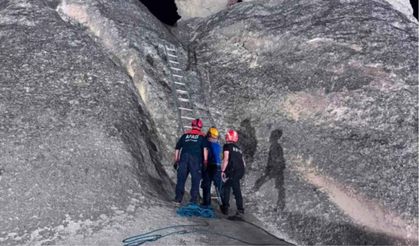 Nevşehir'de peribacasına çıkan turist mahsur kaldı