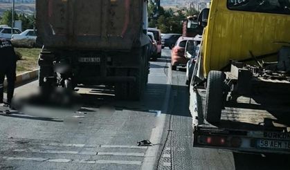 Sivas'ta kamyona arkadan çarpan motosiklet sürücüsü hayatını kaybetti