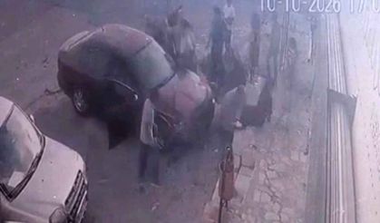 Kayseri’de vitesi karıştıran sürücü kaldırımda oturan kişiye çarptı!