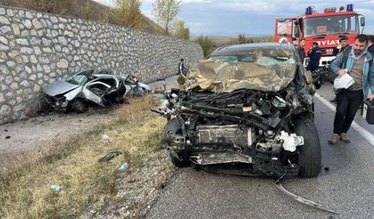 Yozgat yolunda ciple otomobil çarpıştı 4 kişi hayatını kaybetti
