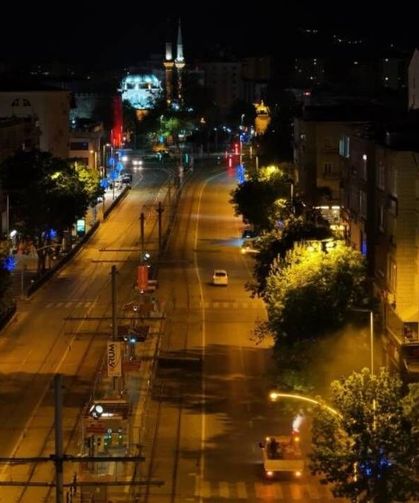 Kayseri Büyükşehir’den gece mesaisi: Kent genelinde kapsamlı ilaçlama çalışması başlatıldı