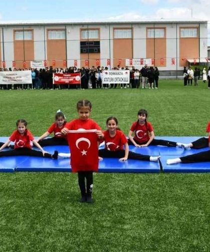 Tomarza’da bayram coşkusu: Herkes Atasını andı!