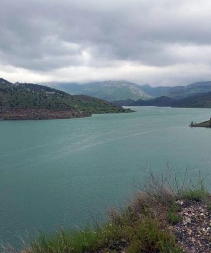 Sivas’ta Pusat-Özen Barajı’nın savaklarından 18 yıl sonra ilk kez su aktı!