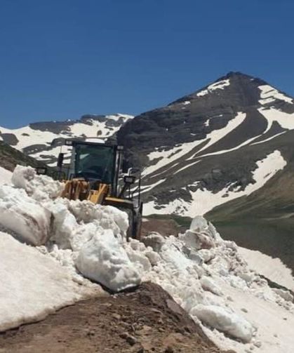 Kayseri'de Haziran'ın ortasında kar mesaisi!