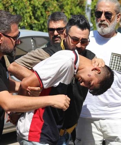 Adana'da husumetlileriyle çatışan şahıs yoldan geçen başkasını öldürdü