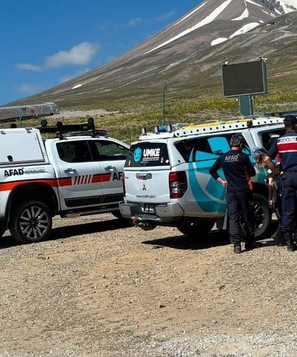 Erciyes’in zirvesine tırmanırken basınç farkından ötürü rahatsızlanan 3 dağcı kurtarıldı