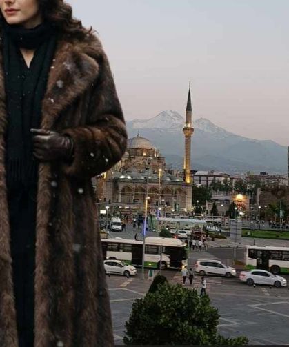Kayseri’de Kürk Mantolu Madonna sürprizi! Sahneye çıkıyor