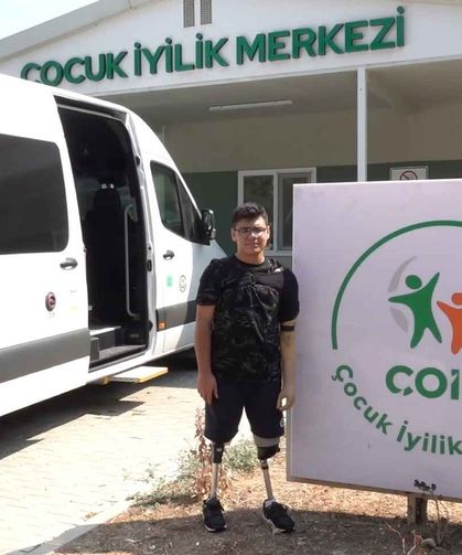 Enkazdan 56 saat sonra kurtarıldı, ailesini kaybetti! Eğitim aşkından vazgeçmedi!