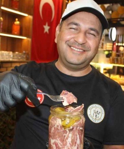 Kayseri’de bir ilk! Pastırmanın turşusunu yaptı, bir dilimin fiyatı dikkat çekti!