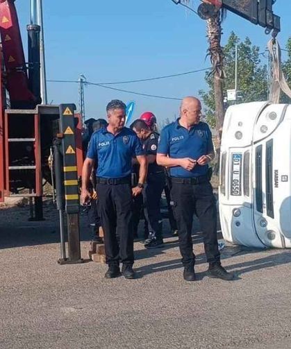Adana’da minibüs ile otomobil çarpıştı: 1 ölü 3 yaralı