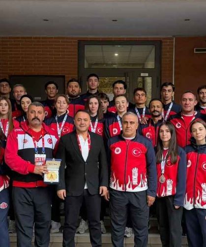 Kayserili sporculardan Paris'te madalya şov
