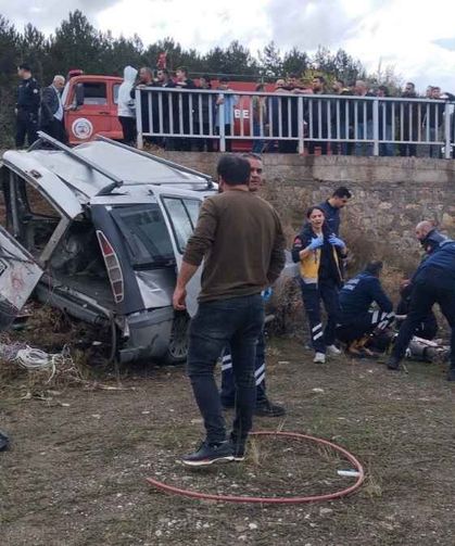 Sivas'ta araç şarampole uçtu: 1 ölü 2'si ağır 4 yaralı