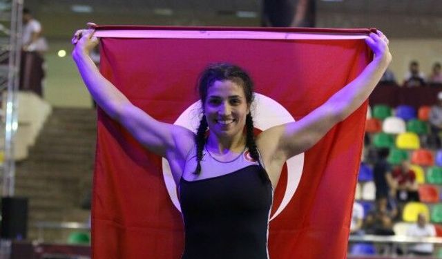 Zeynep Yetgil'den Altın Madalya