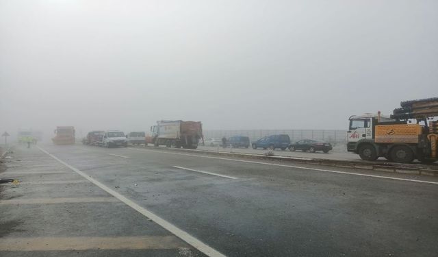 Kırşehir'de 15 Araç Birbirine Girdi: 2 Ölü, 2'si Ağır 12 Yaralı