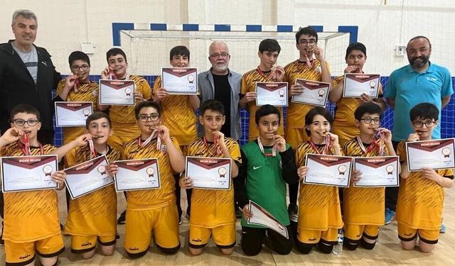 Kayserili Öğrencilerden Hentbolda Büyük Başarı