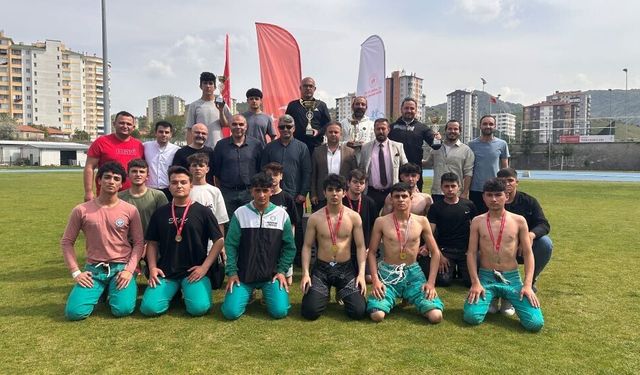 Kayseri’de okul müsabakalarında bir ilk: Karakucak Güreş Müsabakaları başladı