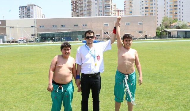 Gençlik Haftası’nda karakucak güreşleri düzenlendi