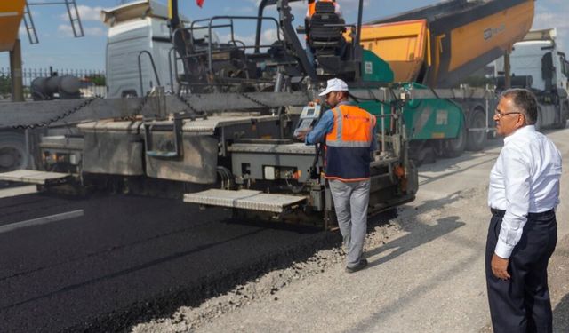 Büyükşehir'den Sarıoğlan'a 7 Bin Ton Asfalt