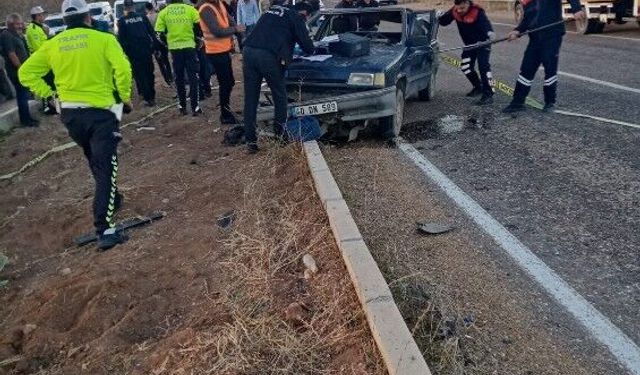 Otomobil Refüje Çarptı: 1 Ölü