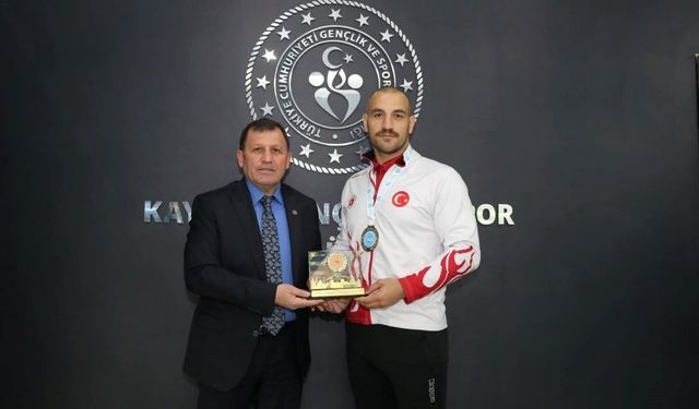 Kayserili Sporcu Yusuf Açık, Kick Boks Dünya Şampiyonasında Altın Madalya Kazandı