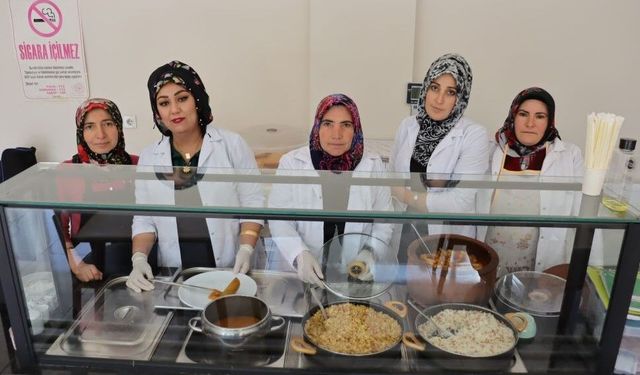 Bu Lokantada Sadece Kadınlar Çalışıyor