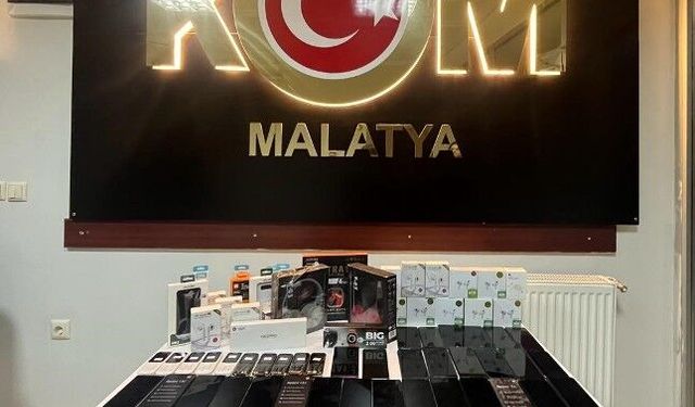 Çok Sayıda Kaçak Cep Telefonu Yakalandı