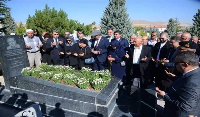 Bozlak Sanatçısı Merhum Neşet Ertaş 11. Ölüm Yıl Dönümünde Anılıyor