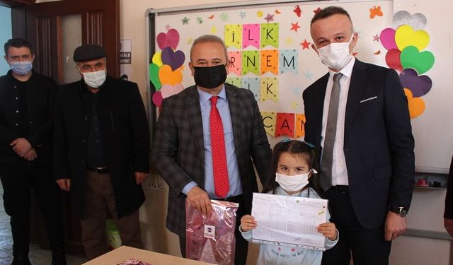 Akkışla'da Öğrencilerin Karne Heyecanı