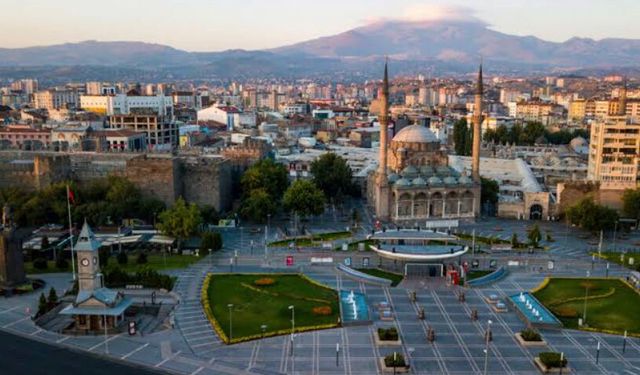 Büyükşehir statüsündeki 14 il ile Zonguldak’ta bu hafta sonu sokağa çıkma kısıtlaması uygulanacak