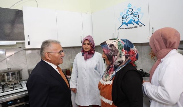 Büyükkılıç, Sarız'da Kadın Kooperatifi'ni ve Esnafları Ziyaret Etti