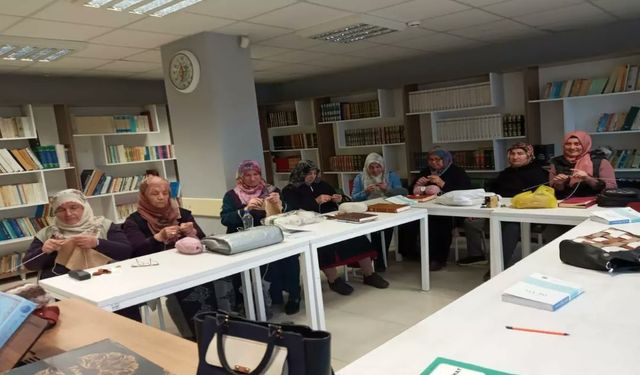 İlmekleri ihtiyaç sahibi çocuklar için atıyorlar