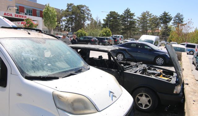 Kırşehir'de Hastane Bahçesinde Otomobil Yandı