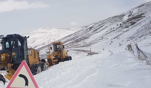 Büyükşehir,Kentin En Doğusunda Karla Mücadeleye Devam Ediyor