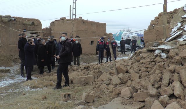 Depremin Hasarı Gün Ağarınca Ortaya Çıktı