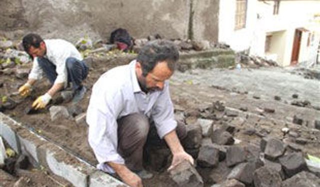 Tarihi merdivenli sokak aslına döndü