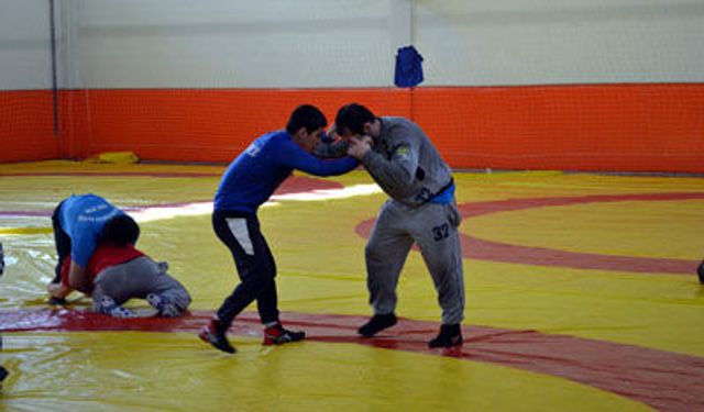 Güreş milli takımı Niğde'de kamp yapıyor