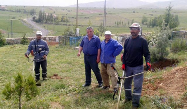 Sarıoğlan’da bayram ve gurbetçiler için çevre temizliği
