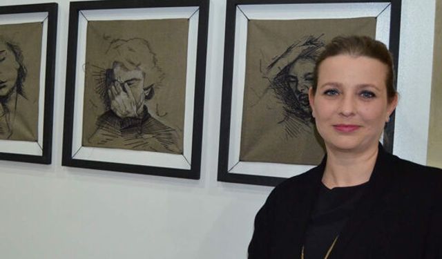 İğne İplikle Yaptığı Kara Kalem Portre Eserlerini Sergiledi