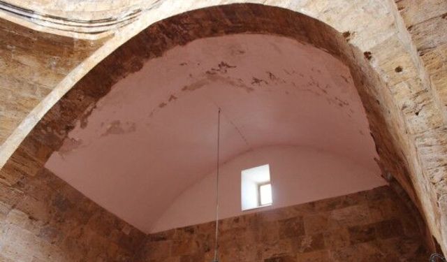 Dünyanın ilk astronomi okulunun kubbesi rutubetten çürüdü