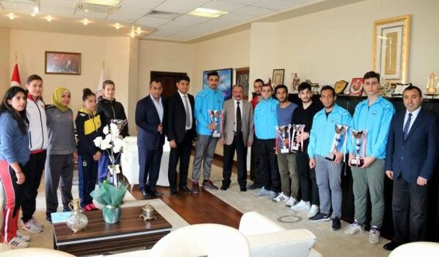 Şampiyon sporculardan Rektör Güven’e ziyaret