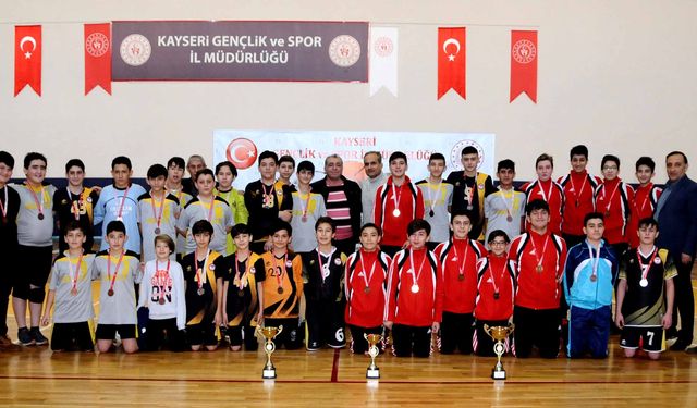 Okullar arası Yıldız Erkekler Hentbol Kayseri Birinciliği sona erdi
