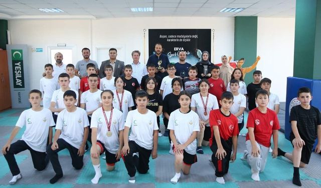 Kayseri'de minik güreşçiler için ödül töreni yapıldı