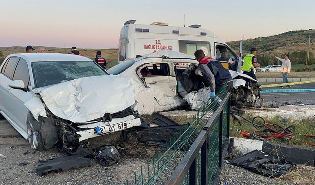 Kavşakta feci kaza! Evli çift can verdi