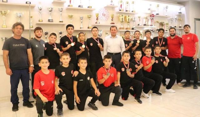Kayserili sporcuların büyük başarısı! Altın madalyalarla döndüler