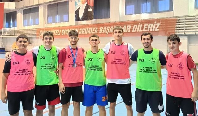 Kayseri’de üniversite basketbol turnuvası düzenleniyor