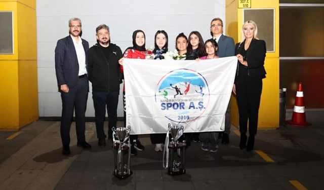 Dünya şampiyonu Elif Ceren Uzunçakmak Kayseri'de coşkuyla karşılandı