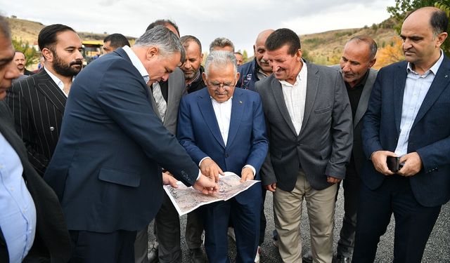 Kayseri Büyükşehir’den Tomarza’ya 10 bin ton asfalt ve 23 bin metrekare parke desteği