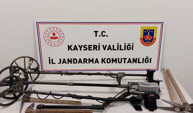 Kayseri Yeşilhisar'da kaçak kazı yaparken suçüstü yakalandılar!