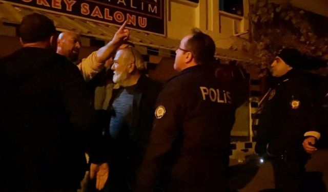 Aksaray’da ‘Küseceksen Oynamayalım’ kahvehanesindeki kavga kameralara yansıdı! 3 kişi yaralandı