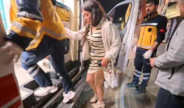 Kıskançlık krizi kanlı bitti: Erkek arkadaşının yeni sevgilisini bıçakladı